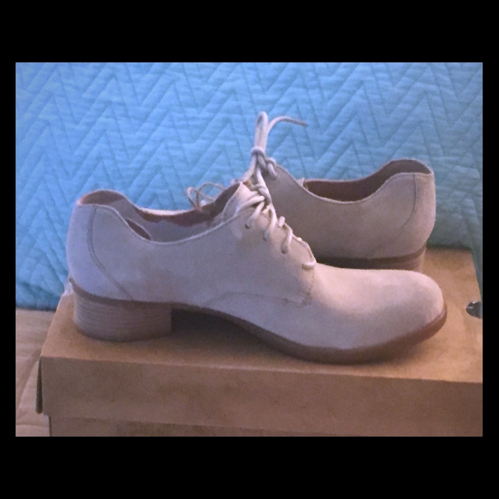 Born New in box Women’s size 11 m Mott Oxford